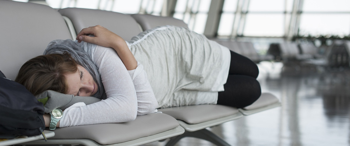 HOW TO TACKLE BLOATING & JET LAG WHILE TRAVELLING?