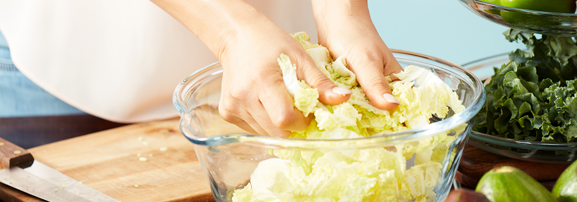 Does eating sauerkraut made with cruciferous vegetables affect the thyroid?